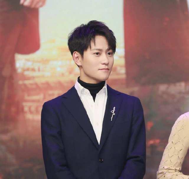 杨紫取关秦俊杰，两人甜蜜动态全部清空，而男方做法却是意料之外