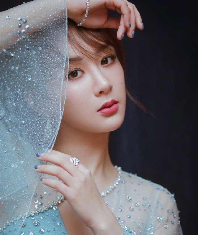 杨紫取关秦俊杰，两人甜蜜动态全部清空，而男方做法却是意料之外