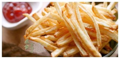 ​炸薯条的做法非常简单，自己在家也能做出金黄香脆的炸薯条！