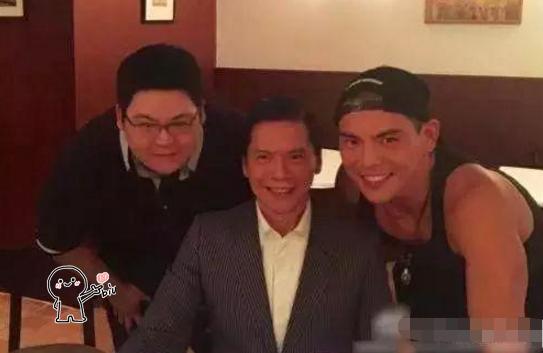 都知向华强有两个儿子,谁知他还有一个女儿?凭自身努力开珠宝店