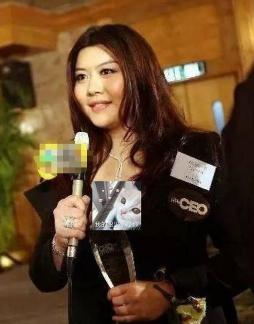 都知向华强有两个儿子,谁知他还有一个女儿?凭自身努力开珠宝店