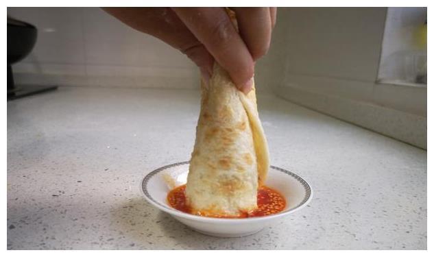 北方人爱吃的烙馍新做法，不用鏊子不用油，30秒1个柔软鼓泡