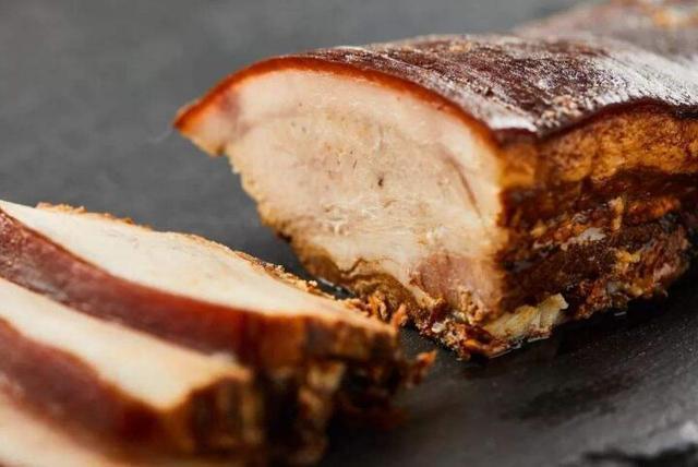 家庭自制腌酱肉,不熏不晒,肥而不腻,咸香入味,做法超简单