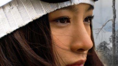 怀孕期间被丈夫暴打，与病魔斗争坚持拍戏，27岁死于子宫癌