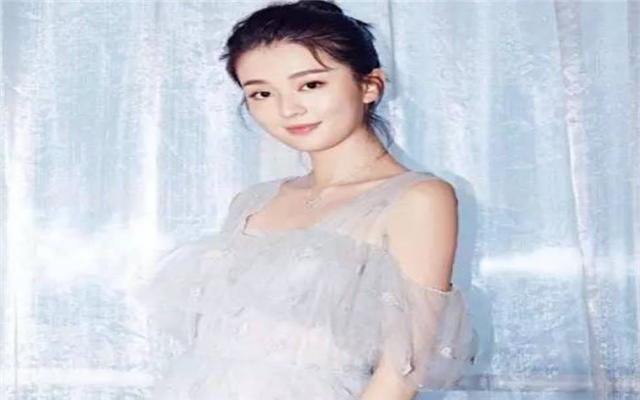 乔欣决定和公司解约,经纪人浩浩不舍掉眼泪,不放心把她交给别人