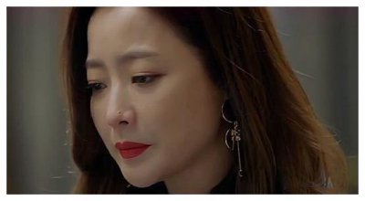 ​41岁金喜善近照曝光，皮肤白皙如少女，更喜欢长相自然的她