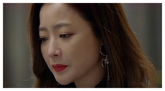 41岁金喜善近照曝光,皮肤白皙如少女,更喜欢长相自然的她