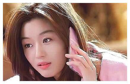 41岁金喜善近照曝光,皮肤白皙如少女,更喜欢长相自然的她