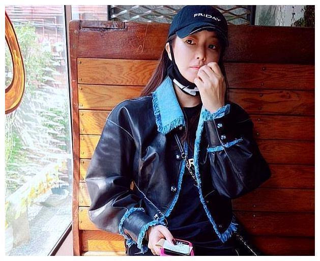 41岁金喜善近照曝光,皮肤白皙如少女,更喜欢长相自然的她