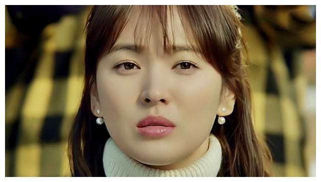 41岁金喜善近照曝光,皮肤白皙如少女,更喜欢长相自然的她