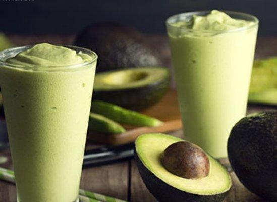 牛油果奶昔的做法,牛油果的正确吃法