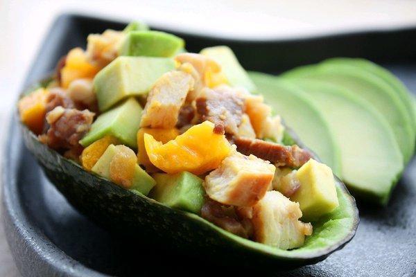 牛油果奶昔的做法,牛油果的正确吃法