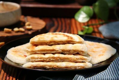 ​教你一道糯米饼的做法，外脆里糯，味道香甜，好吃到停不下来