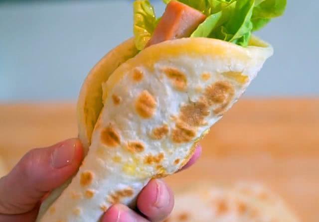 鸡蛋灌饼最简单的做法,掌握这些小技巧,个个鼓大泡,比买的好吃