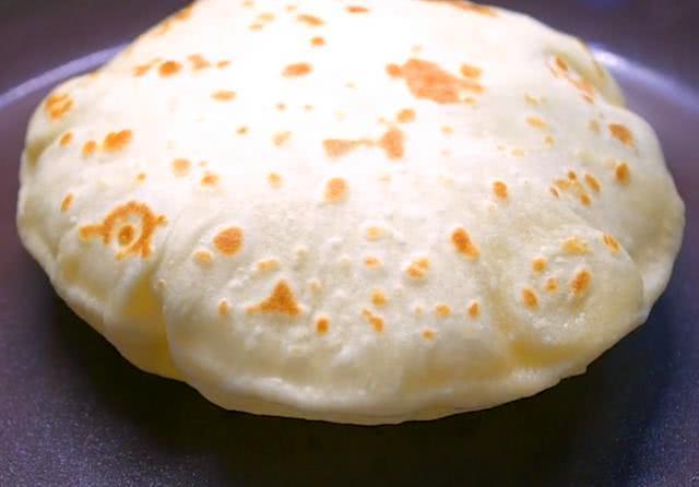 鸡蛋灌饼最简单的做法,掌握这些小技巧,个个鼓大泡,比买的好吃