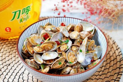 ​辣炒花蛤的做法：鲜美的味道，滑嫩的口感，下酒好菜