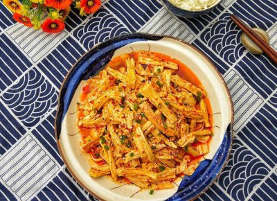 ​腐竹简单好吃的做法，随手一拌，开胃下饭，一大盘上桌被扫光