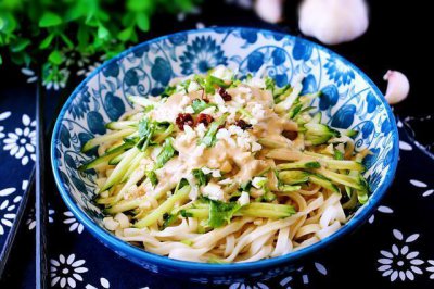 ​二伏要吃面，教你老北京芝麻酱凉面的做法，清香清爽，好吃又解暑