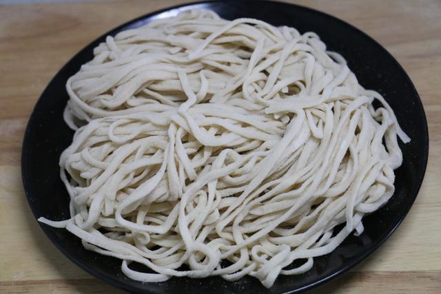 二伏要吃面,教你老北京芝麻酱凉面的做法,清香清爽,好吃又解暑