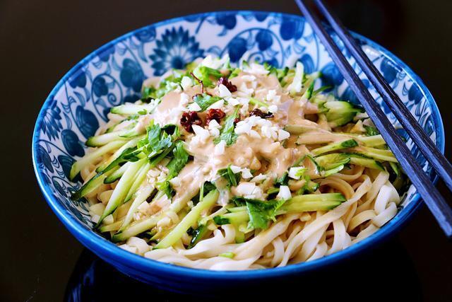 二伏要吃面,教你老北京芝麻酱凉面的做法,清香清爽,好吃又解暑