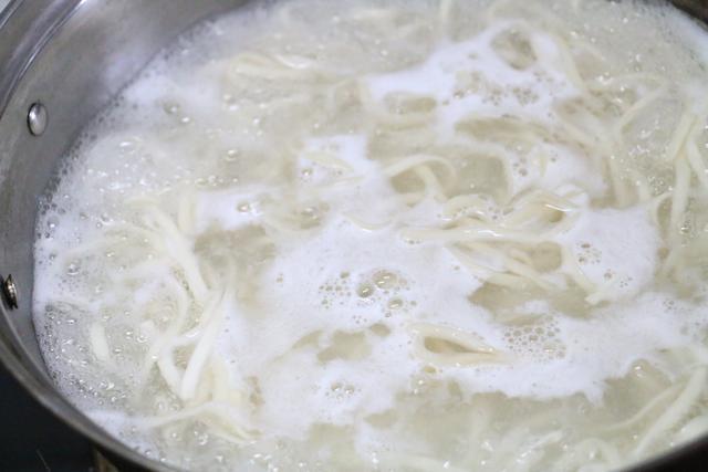 二伏要吃面,教你老北京芝麻酱凉面的做法,清香清爽,好吃又解暑