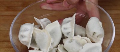 ​酸汤饺子，酸酸辣辣，开胃过瘾，做法简单比外面卖的还香