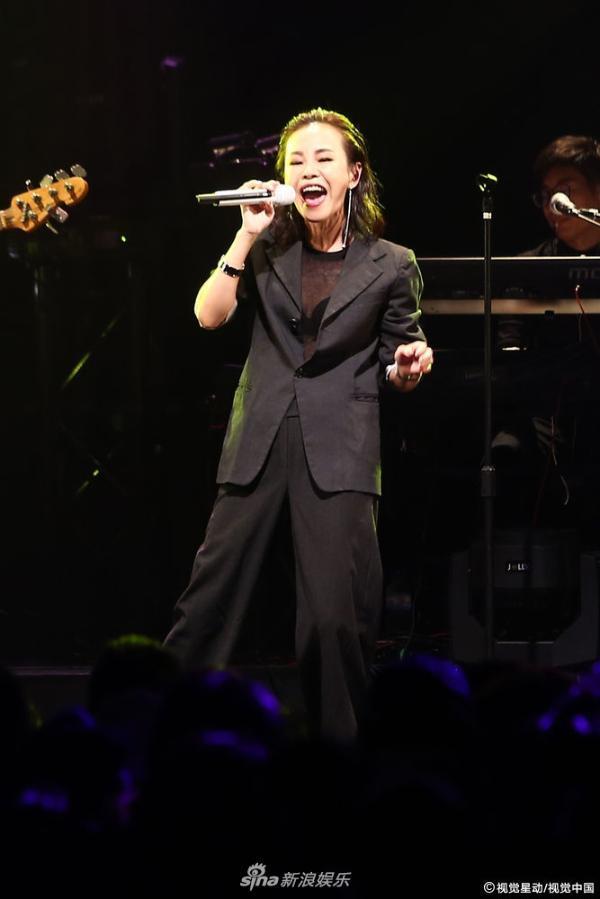 组图:彭佳慧透视装bra帅气妩媚 自曝老公探班否认婚变