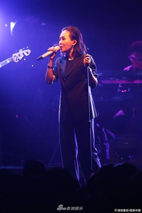 组图:彭佳慧透视装bra帅气妩媚 自曝老公探班否认婚变