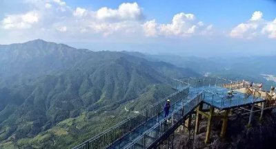 ​脚尖下的刺激！广东省内这10座玻璃栈道，你敢去挑战吗？