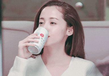 33岁吸毒10年，丈夫同房需付费？一代国民女神是如何毁掉自己的