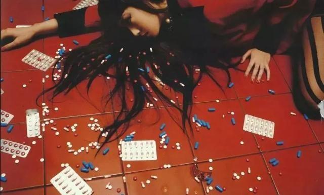 33岁吸毒10年，丈夫同房需付费？一代国民女神是如何毁掉自己的