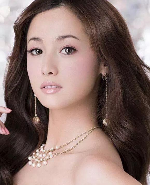 33岁吸毒10年，丈夫同房需付费？一代国民女神是如何毁掉自己的