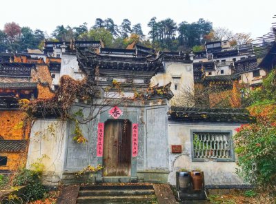 ​三千年读史，不外功名利禄；九万里悟道，终归诗酒田园