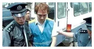 他把黄渤带红,自己却进了两次监狱,出狱后,黄渤的做法让人佩服