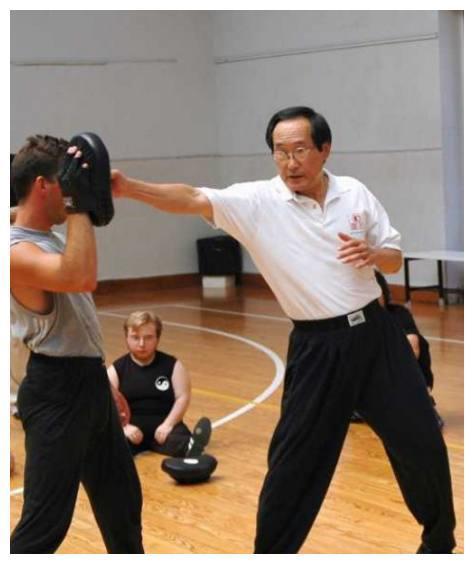 李小龙生前几大弟子,最后一名日本徒弟做法让国人感动!