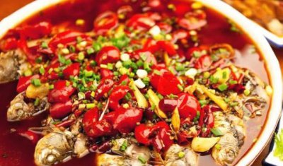 ​原来邮亭鲫鱼做法如此简单，上锅一焖，麻辣入味，百吃不厌