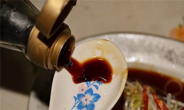 用微波炉来蒸鱼，做法更简单，鱼肉更美味！