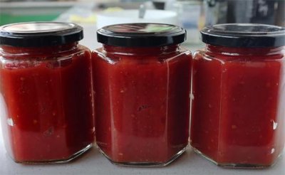 ​教你在家做番茄酱，1次买10斤西红柿制作，味道纯正，做法还简单