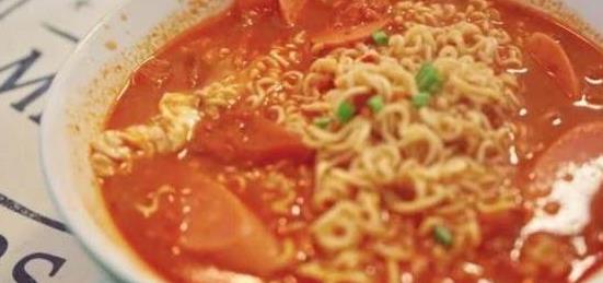 德云社流量小生，张云雷的独家方便面做法，试了下味道真心不错