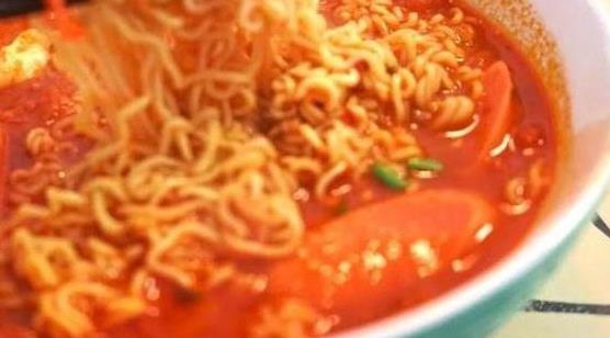 德云社流量小生，张云雷的独家方便面做法，试了下味道真心不错