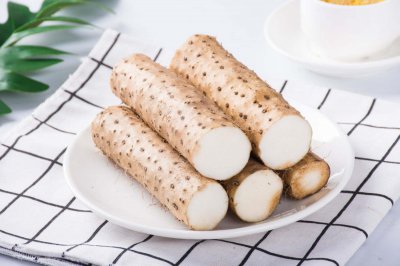 ​一节山药埋盆里，叶子呼呼爬满墙，来年挂满小豆豆！