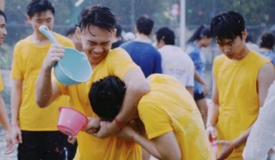 ​宿舍太热怎么办?赞了文科生、忍了理科生,看到体育生没忍住笑了