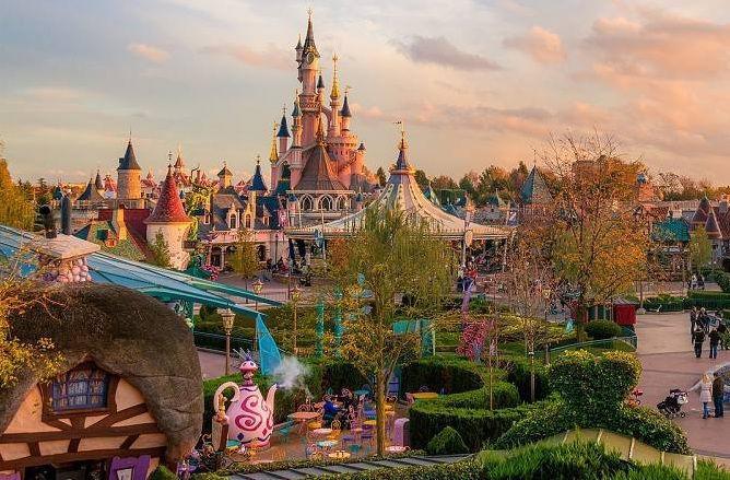 世界六大迪士尼乐园：第三被称为永远建不完，第四平均每年亏1亿