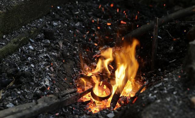 西南有一个苗族部落文化传承数千年，居民还可以配枪