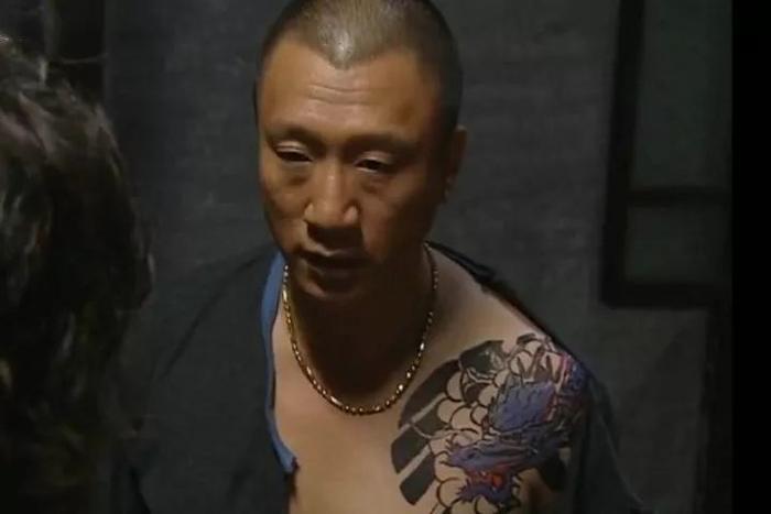 听说洗掉所有美国人的纹身，需要花掉8个苹果公司……