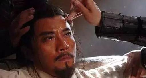 听说洗掉所有美国人的纹身，需要花掉8个苹果公司……