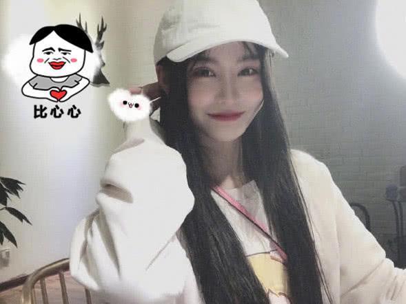 杨馥宇与韩安冉撞脸？亲妈估计都分不出来，网友：还想进娱乐圈？