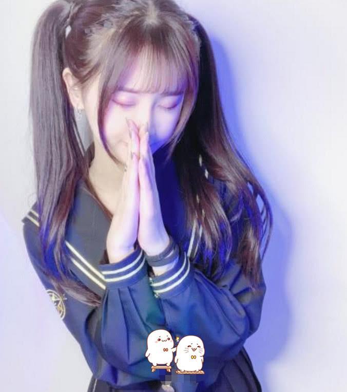 杨清柠晒与毛宸宸亲吻照，谁注意到他的手，网友：王乐乐学不来！