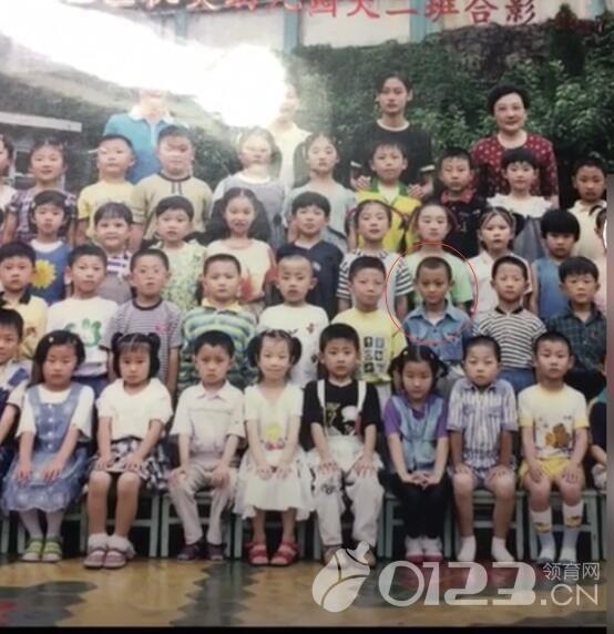 黄子韬幼儿园合影: 天生黑眼圈, 小平头萌萌哒! 黑眼圈怎么破?