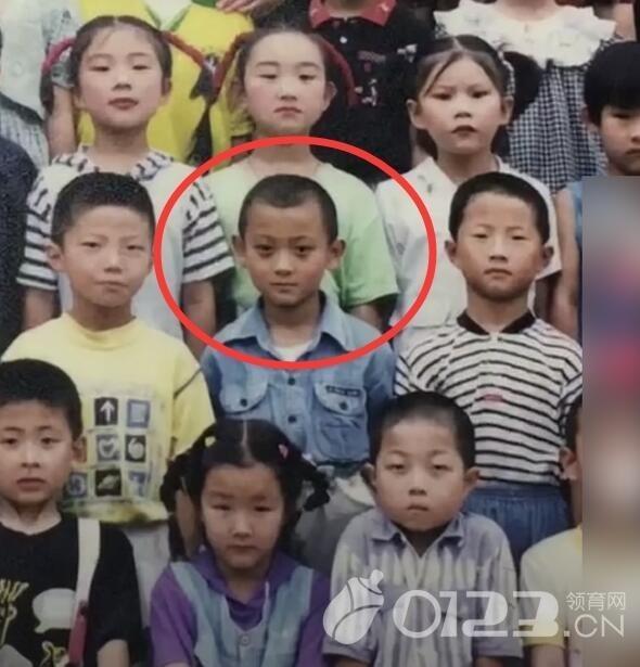 黄子韬幼儿园合影: 天生黑眼圈, 小平头萌萌哒! 黑眼圈怎么破?